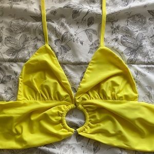 Yellow Kiki crop💛